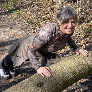 nw_button_natuerlich-bewegen-2025 button_frau_liegestütze_im_wald